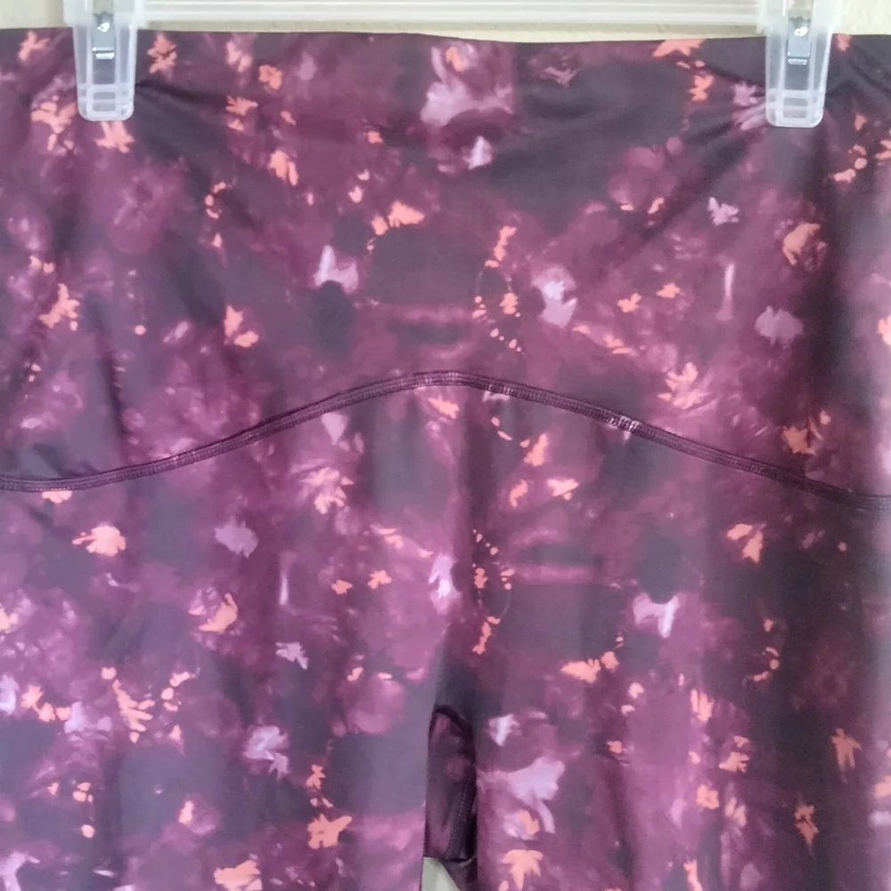 Spanx Size Large Purple and Pink Patterned Leggings